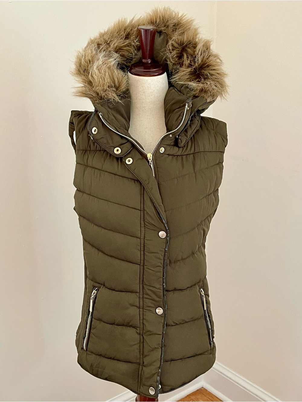 Royalty For Me Olive Green Puffer Vest Faux Fur Hood Medium